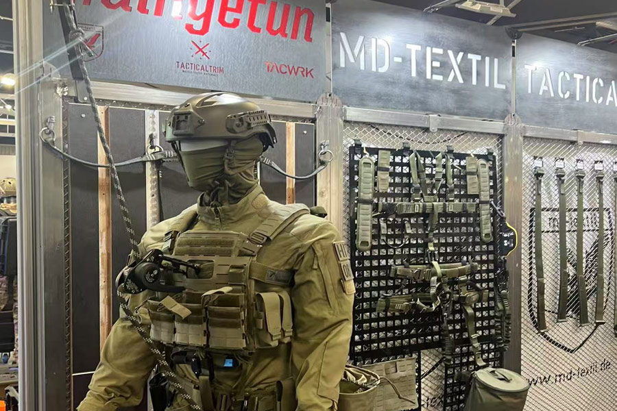 Z6人生就是博特瓷参观2025德国警务展EnforceTac